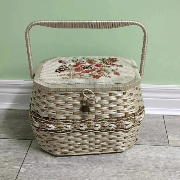 ✨HOST PICK🎉Mid Century sewing basket - Picture 1 of 8